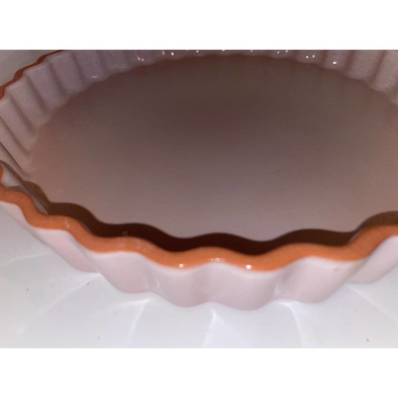 Emile Henry 9" Pastry/Quiche/Dessert dish-Light Pink/white - Picture 3 of 5